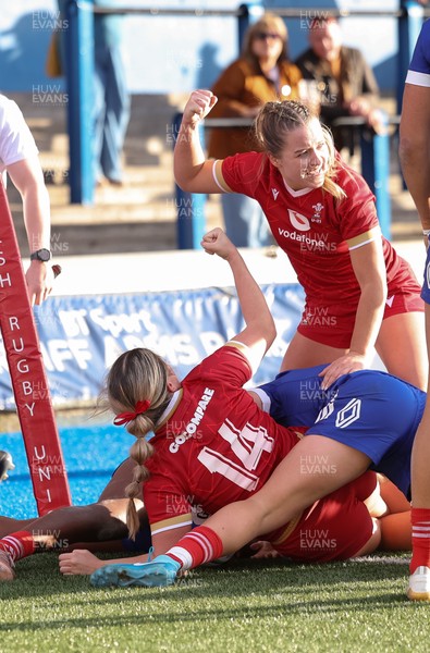 180426 - Wales U21 v France U21, Women's Under-21 Six Nations Summer Series - Gabby Healan of Wales powers over to score try