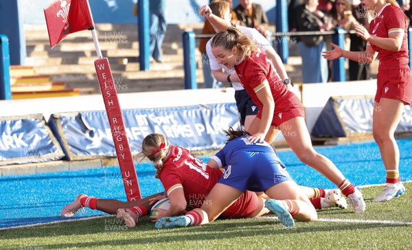 180426 - Wales U21 v France U21, Women's Under-21 Six Nations Summer Series - Gabby Healan of Wales powers over to score try