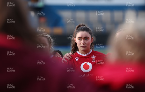 180426 - Wales U21 v France U21, Women's Under-21 Six Nations Summer Series - Wales captain Gwennan Hopkins speaks to the players at the end of the match