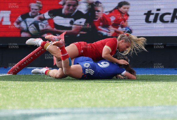 180426 - Wales U21 v France U21, Women's Under-21 Six Nations Summer Series - Kelsie Webster of Wales puts Lylou Pedussaud of France under pressure