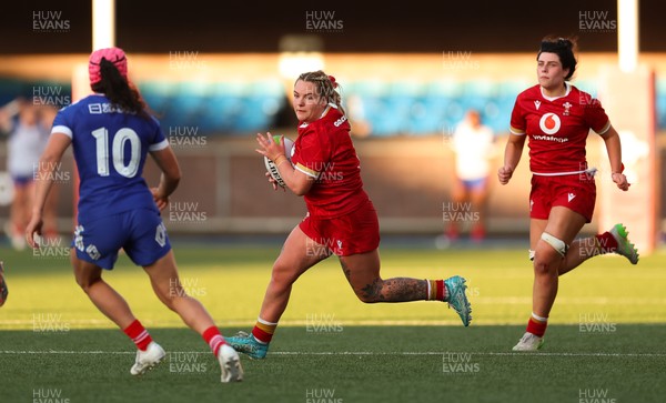 180426 - Wales U21 v France U21, Women's Under-21 Six Nations Summer Series - Molly Wakely of Wales