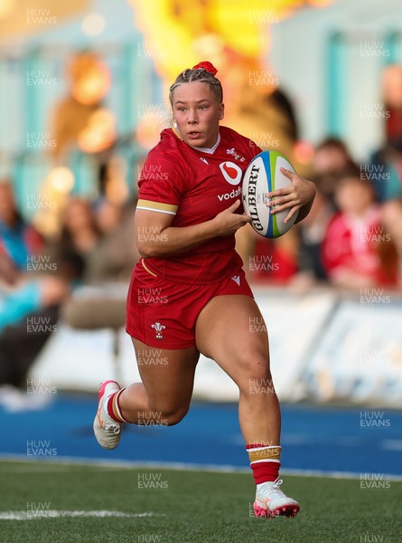 180426 - Wales U21 v France U21, Women's Under-21 Six Nations Summer Series - Kelsie Webster of Wales