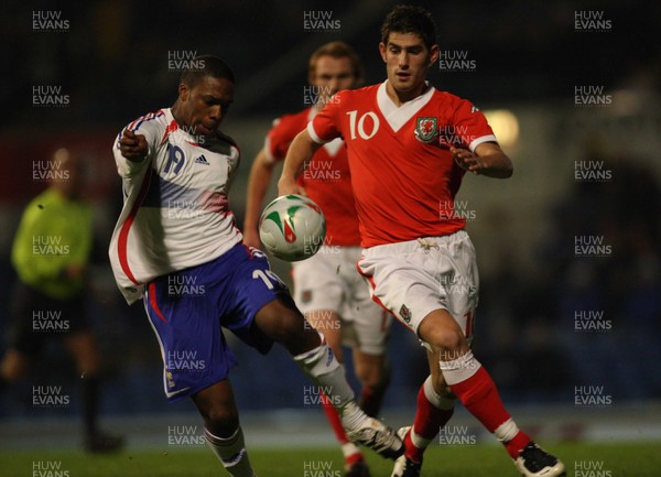 20.11.07 - Wales u21 v France u21, UEFA Under 21 Championship 2009 Qualifing, Cardiff Wales' Ched Evans and France's Charles N'Zogbia contest the ball 