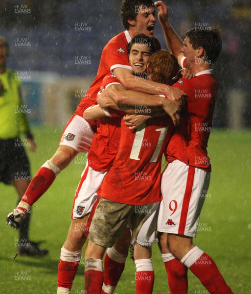 20.11.07 - Wales u21 v France u21, UEFA Under 21 Championship 2009 Qualifing, Cardiff Wales' Ched Evans (10, centre) is swamped by teammates after scoring goal 