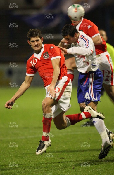 20.11.07 - Wales u21 v France u21, UEFA Under 21 Championship 2009 Qualifing, Cardiff Wales' Ched Evans heads at goal 