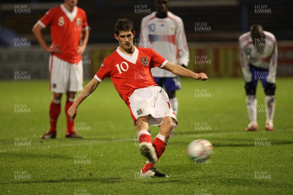 20.11.07 - Wales u21 v France u21, UEFA Under 21 Championship 2009 Qualifing, Cardiff Wales' Ched Evans scores the first of his two penalties 