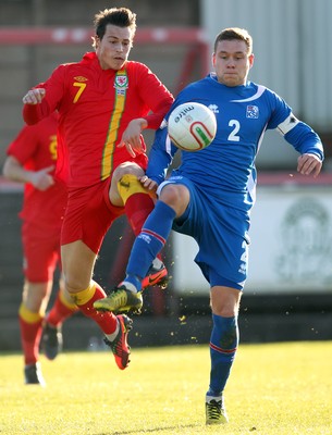 060213 - Wales v Iceland, Friendly Under 21 International, Llanelli - Wales' Billy Bodin and Iceland's Sverrir Ingi Ingason compete for the ball