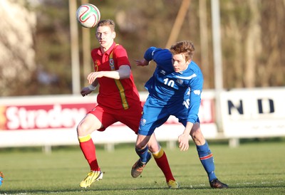 060213 - Wales v Iceland, Friendly Under 21 International, Llanelli - Wales' Elliot Hewitt challenges Iceland's Emil Atlason for the ball