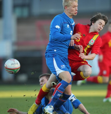 060213 - Wales v Iceland, Friendly Under 21 International, Llanelli - Wales' Chris Dawson is challenged by Iceland's Hordur Bjorgvin Magnusson and  Brynar Gauti Gudjonsson