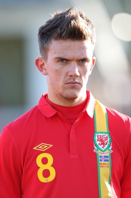 060213 - Wales v Iceland, Friendly Under 21 International, Llanelli - Wales' Emyr Huws