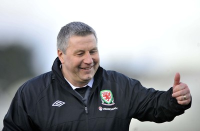 060213 - Wales v Iceland - Friendly U21 International  -  Wales U21 Manager Geraint Williams 
