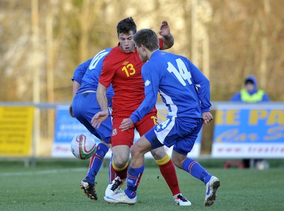 060213 - Wales v Iceland - Friendly U21 International  -  Jonathan Meades of Wales' is tackled by Iceland's Emil Atalson and Arnon Ingvi Traustason (14)
