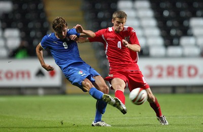 04.09.09 - Wales U21 v Italy U21, UEFA Under 21 Championship 2011 -  Wales' Andy King and Italy's Alberto Paloschi compete for the ball 