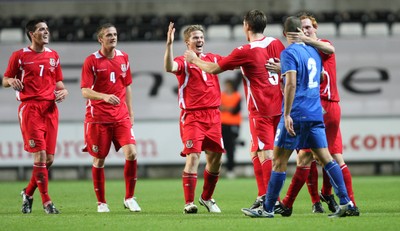 04.09.09 - Wales U21 v Italy U21, UEFA Under 21 Championship 2011 -  Wales players celebrate after their win over Italy 