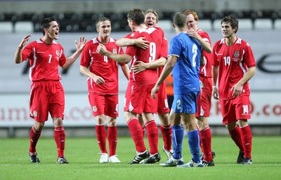 04.09.09 - Wales U21 v Italy U21, UEFA Under 21 Championship 2011 -  Wales players celebrate after their win over Italy 