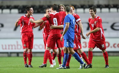 04.09.09 - Wales U21 v Italy U21, UEFA Under 21 Championship 2011 -  Wales players celebrate after their win over Italy 
