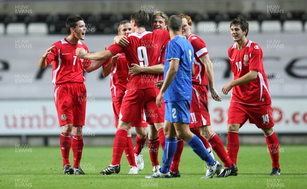 04.09.09 - Wales U21 v Italy U21, UEFA Under 21 Championship 2011 -  Wales players celebrate after their win over Italy 