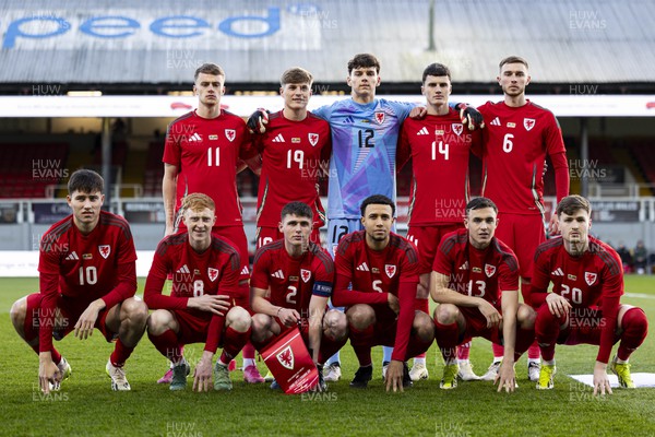 220324 - Wales U21 v Lithuania U21 - 2025 UEFA Euro U21 Championship qualifier - Wales team photo