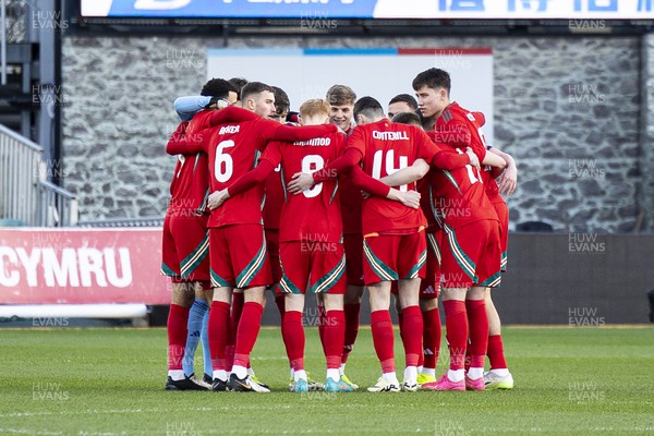 220324 - Wales U21 v Lithuania U21 - 2025 UEFA Euro U21 Championship qualifier - Wales huddle ahead of kick off
