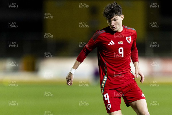 220324 - Wales U21 v Lithuania U21 - 2025 UEFA Euro U21 Championship qualifier - Lewis Koumas of Wales in action