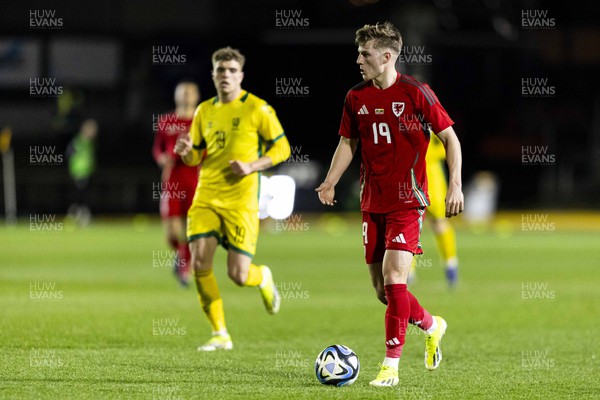 220324 - Wales U21 v Lithuania U21 - 2025 UEFA Euro U21 Championship qualifier - Thomas Davies of Wales in action