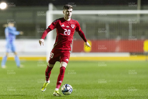220324 - Wales U21 v Lithuania U21 - 2025 UEFA Euro U21 Championship qualifier - Zachary Ashworth of Wales in action