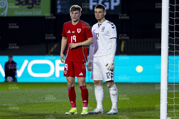 220324 - Wales U21 v Lithuania U21 - 2025 UEFA Euro U21 Championship qualifier - Thomas Davies of Wales in action