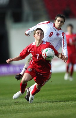 31.03.09 - Wales U21v Luxembourg U21, UEFA Under 21 Championship 2011, Llanelli -  Wales' Joe Allen is challenged by Luxembourg's Cederic Bastos   