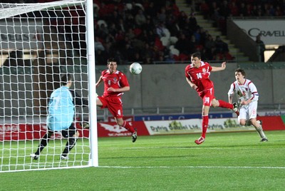 31.03.09 - Wales U21v Luxembourg U21, UEFA Under 21 Championship 2011, Llanelli -  Wales' James Wilson heads home to score Wales' fifth goal  