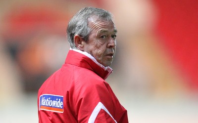31.03.09 - Wales U21v Luxembourg U21, UEFA Under 21 Championship 2011, Llanelli -  Wales U21 manager Brian Flynn 