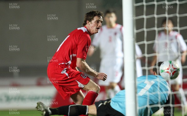 31.03.09 - Wales U21v Luxembourg U21, UEFA Under 21 Championship 2011, Llanelli -  Wales' Andy King heads homes to score Wales' third goal   