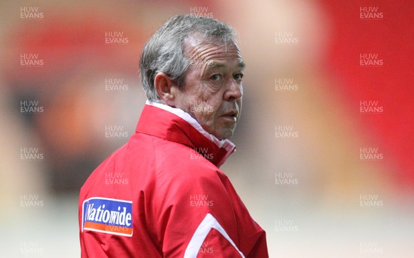 31.03.09 - Wales U21v Luxembourg U21, UEFA Under 21 Championship 2011, Llanelli -  Wales U21 manager Brian Flynn 