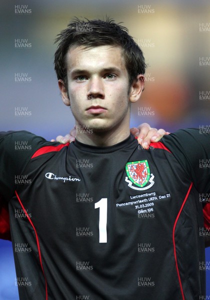 31.03.09 - Wales U21v Luxembourg U21, UEFA Under 21 Championship 2011, Llanelli -  Wales' keeper Chris Maxwell  