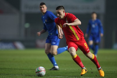 220313 - Wales U21 v Moldova U21 UEFA Championship Qualifying match, Llanelli - Wales' Jake Cassidy breaks away