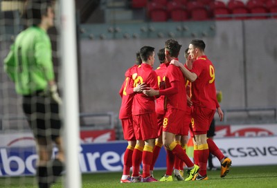 220313 - Wales U21 v Moldova U21 UEFA Championship Qualifying match, Llanelli - Wales celebrate after Tom Lawrence scores goal