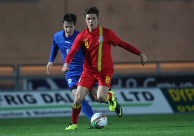 220313 - Wales U21 v Moldova U21 UEFA Championship Qualifying match, Llanelli - Wales' Emyr Huws pushes forward