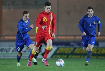 220313 - Wales U21 v Moldova U21 UEFA Championship Qualifying match, Llanelli - Wales' Tom Lawrence presses forward