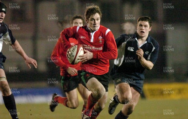 100206 - Wales U21 v Scotland U21 - Wales' Tom Riley gets into space 