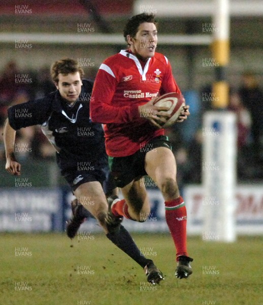 100206 - Wales U21 v Scotland U21 - Wales' James Hook gets into space 