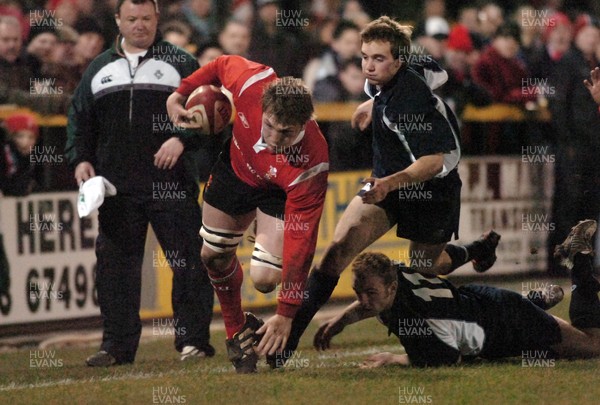 100206 - Wales U21 v Scotland U21 - Wales' Craig Everett gets into space 