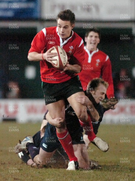 100206 - Wales U21 v Scotland U21 - Wales' Chris Czekaj gets into space 