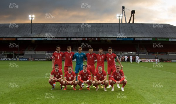 161018 - Wales U21 v Switzerland U21, European U21 Championship 2019 Qualifier - The Wales team line up at the start of the match