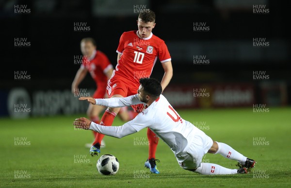 161018 - Wales U21 v Switzerland U21, European U21 Championship 2019 Qualifier - Nathan Broadhead of Wales and Eray Cumart of Switzerland compete for the ball