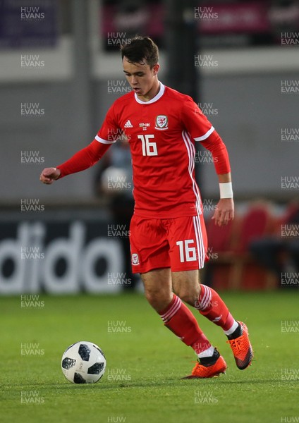 161018 - Wales U21 v Switzerland U21, European U21 Championship 2019 Qualifier -  Robbie Burton of Wales