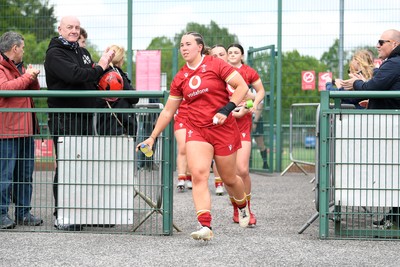 100526 - Wales U21 Women v Ireland U21 Women - Six Nations Women's U21 Series - Wales run out at the start of the match
