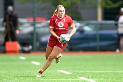 100526 - Wales U21 Women v Ireland U21 Women - Six Nations Women's U21 Series - Mabli Evans of Wales Women