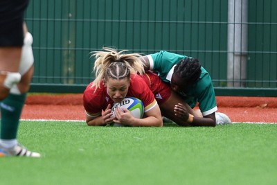 100526 - Wales U21 Women v Ireland U21 Women - Six Nations Women's U21 Series - Amy Williams of Wales Women scores a try