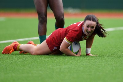 100526 - Wales U21 Women v Ireland U21 Women - Six Nations Women's U21 Series - Sian Jones of Wales Women scores a try