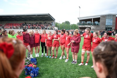 100526 - Wales U21 Women v Ireland U21 Women - Six Nations Women's U21 Series - Liza Burgess, Wales Women's Head Coach leads the huddle at full time