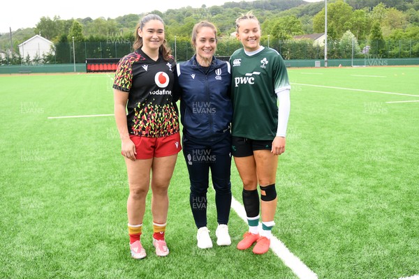 100526 - Wales U21 Women v Ireland U21 Women - Six Nations Women's U21 Series - Both captains at the coin toss